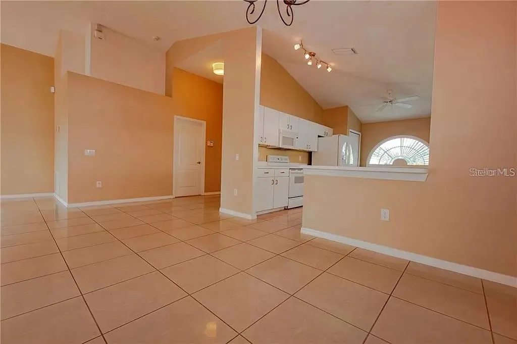 3904 IXORA CT