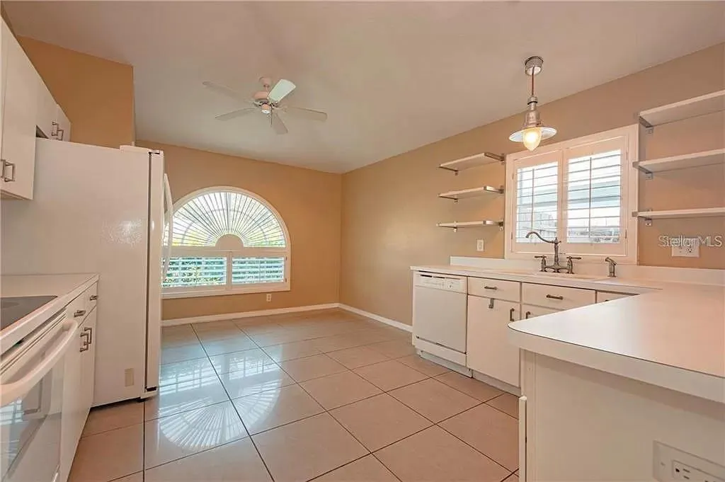 3904 IXORA CT
