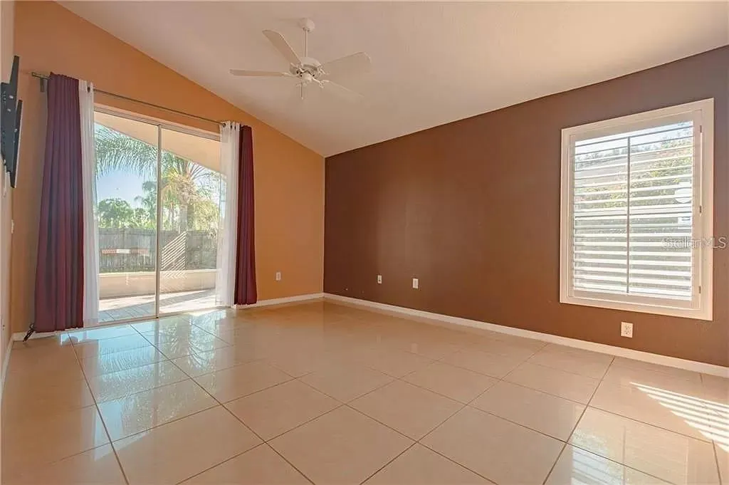 3904 IXORA CT