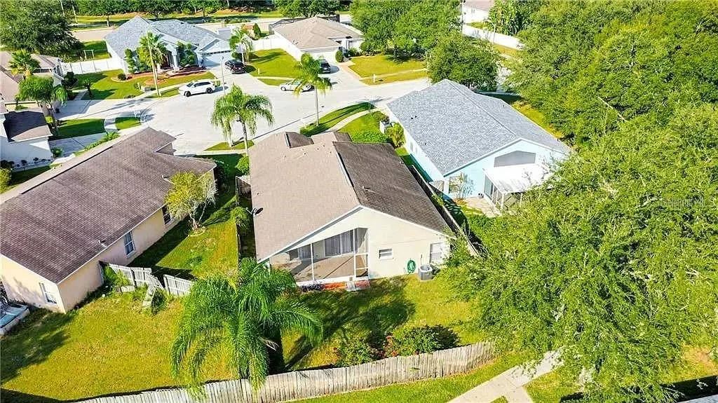 3904 IXORA CT