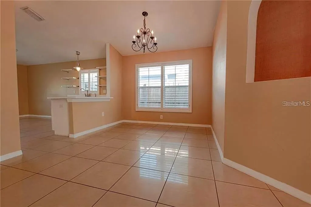 3904 IXORA CT