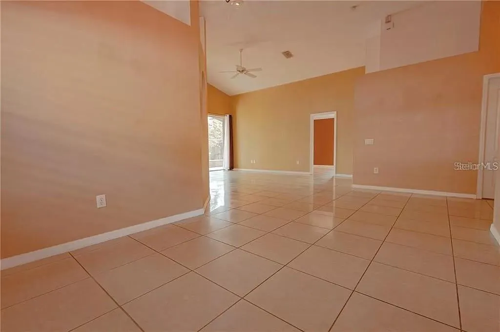 3904 IXORA CT