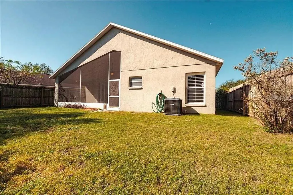 3904 IXORA CT