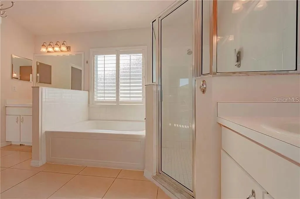 3904 IXORA CT