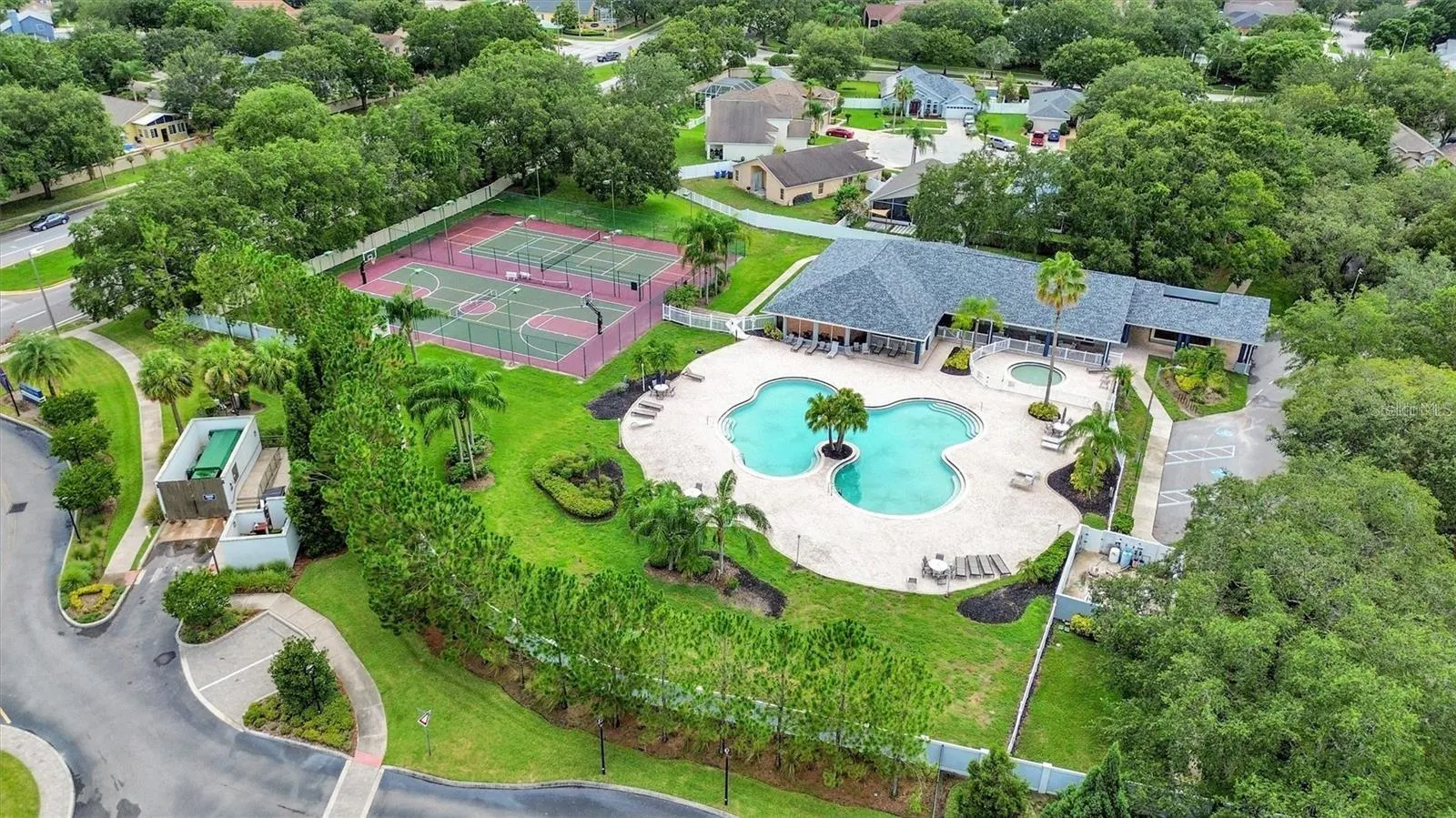 3904 IXORA CT