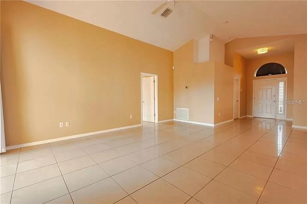 3904 IXORA CT