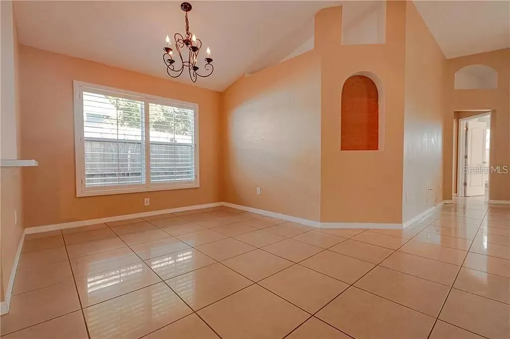3904 IXORA CT