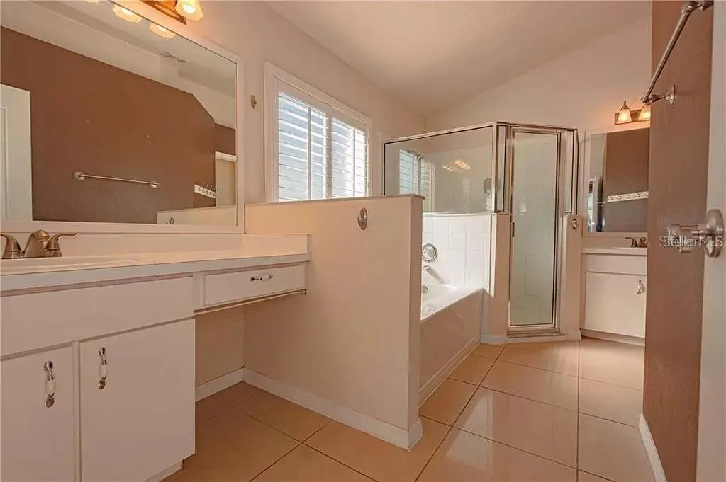 3904 IXORA CT