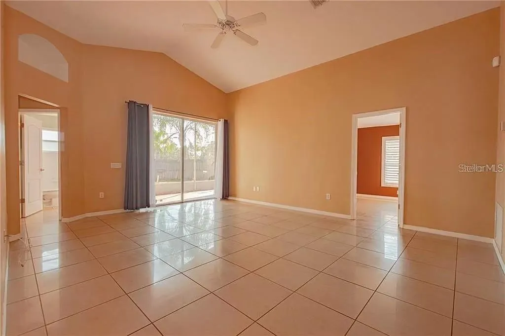 3904 IXORA CT