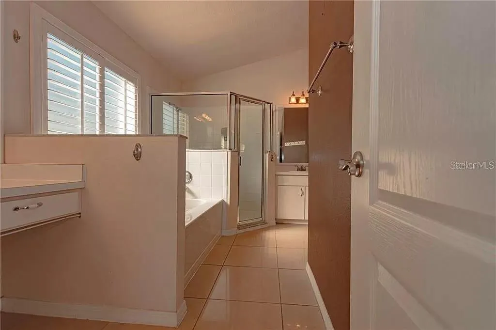 3904 IXORA CT