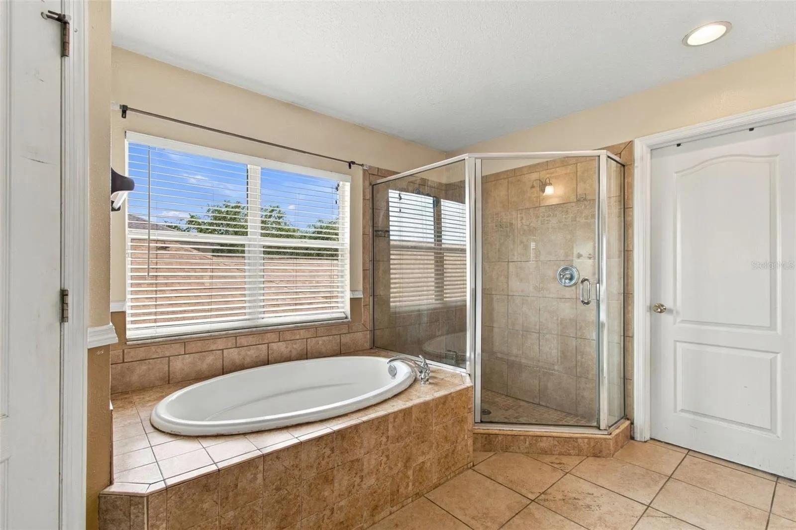 19025 FISHERMANS BEND DR