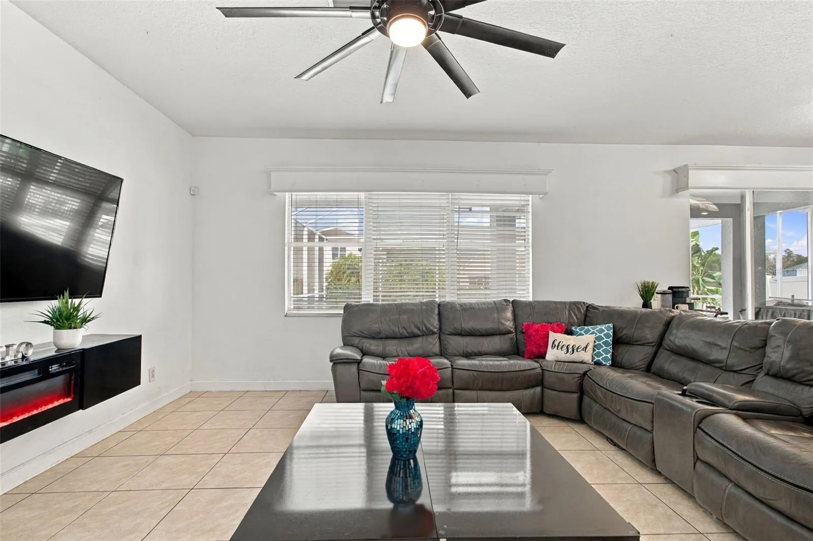 19025 FISHERMANS BEND DR