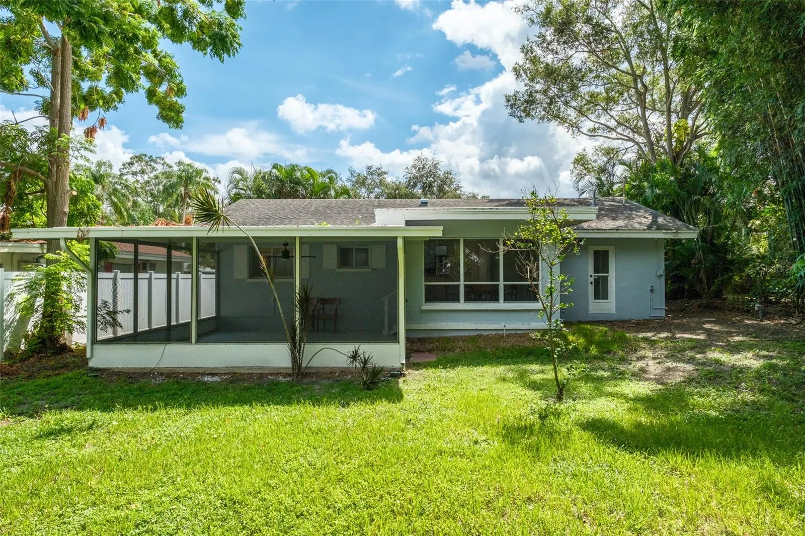 502 N LINCOLN AVE