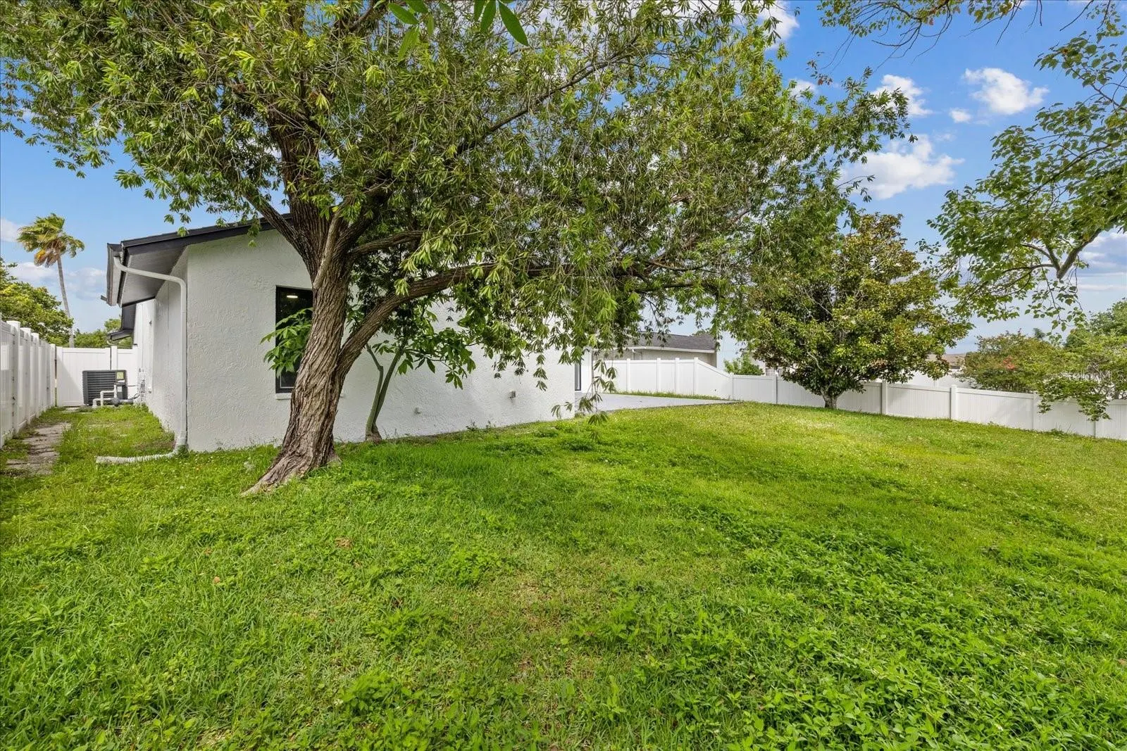 10609 OUT ISLAND DR