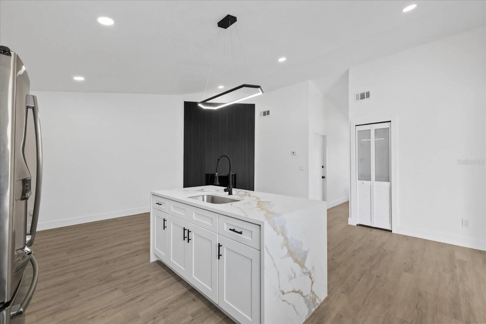 10609 OUT ISLAND DR