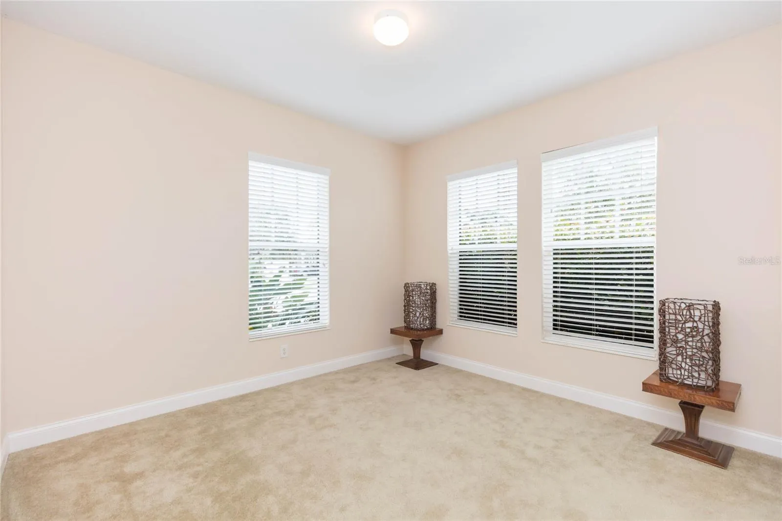 320 IBISVIEW LN