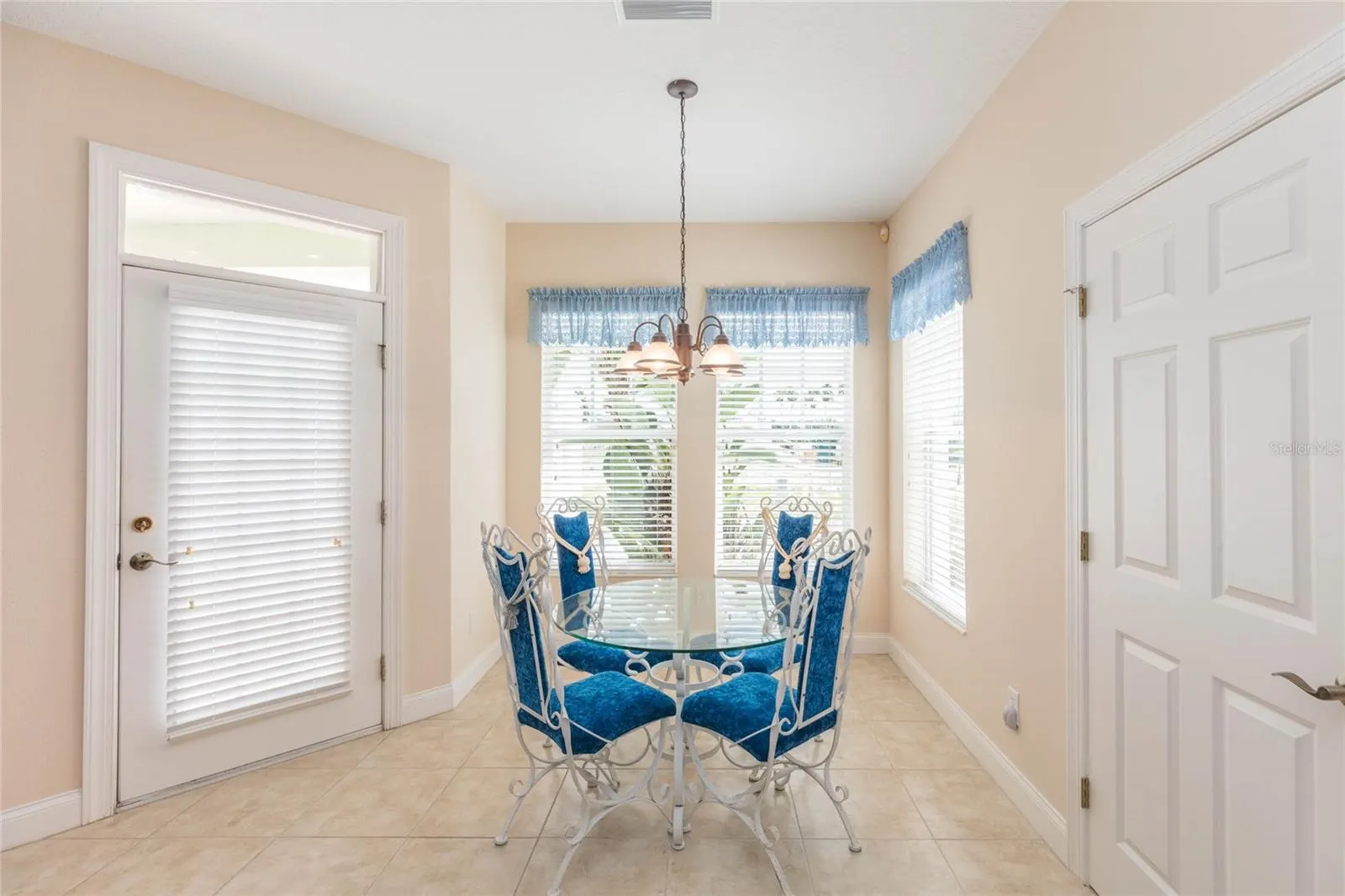 320 IBISVIEW LN