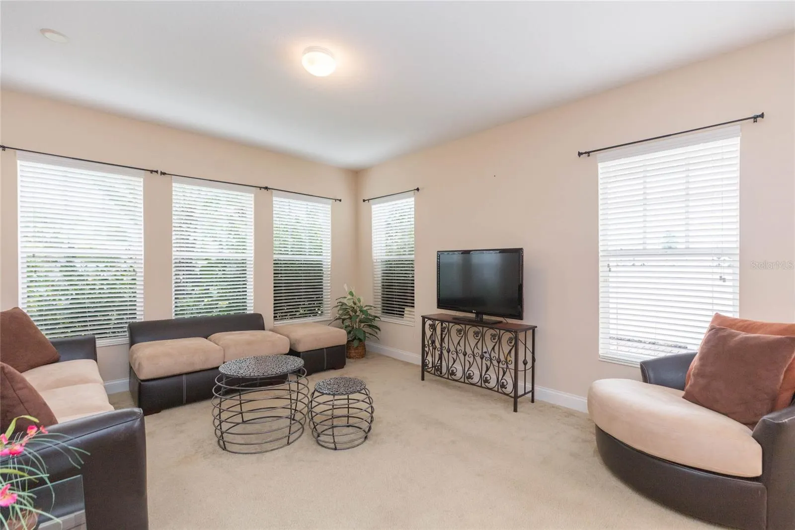 320 IBISVIEW LN