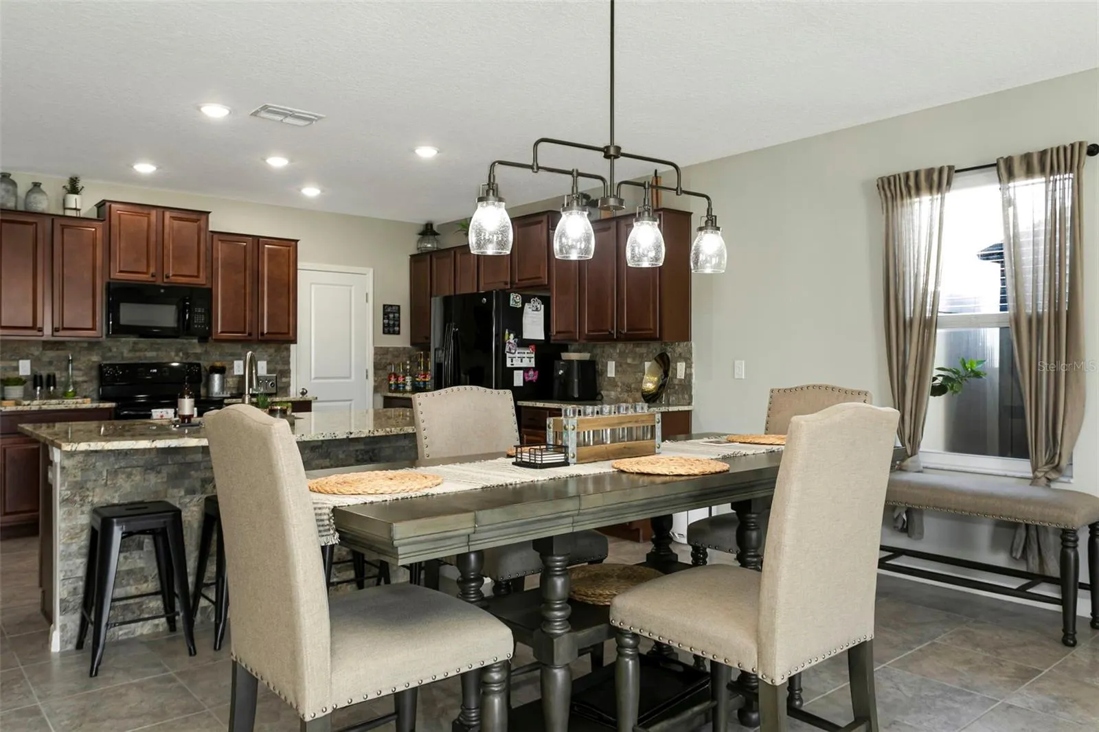 128 CASCADE BEND DR