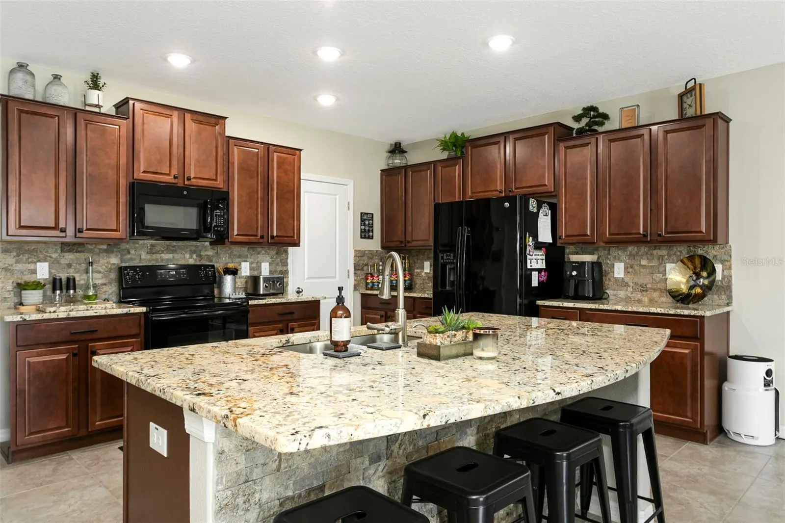 128 CASCADE BEND DR