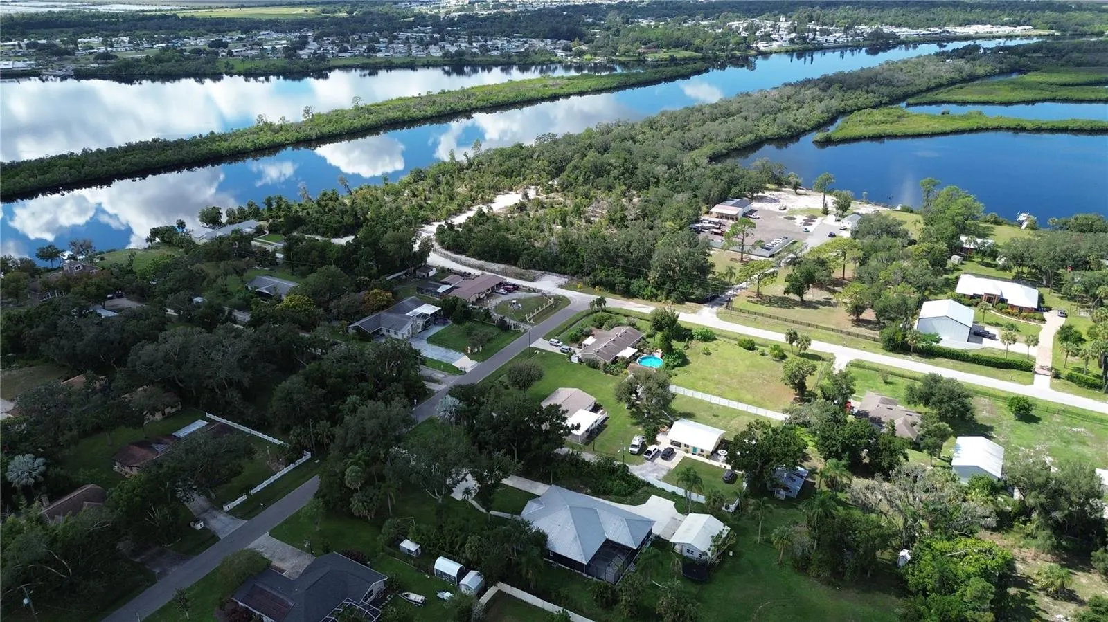 128 CASCADE BEND DR