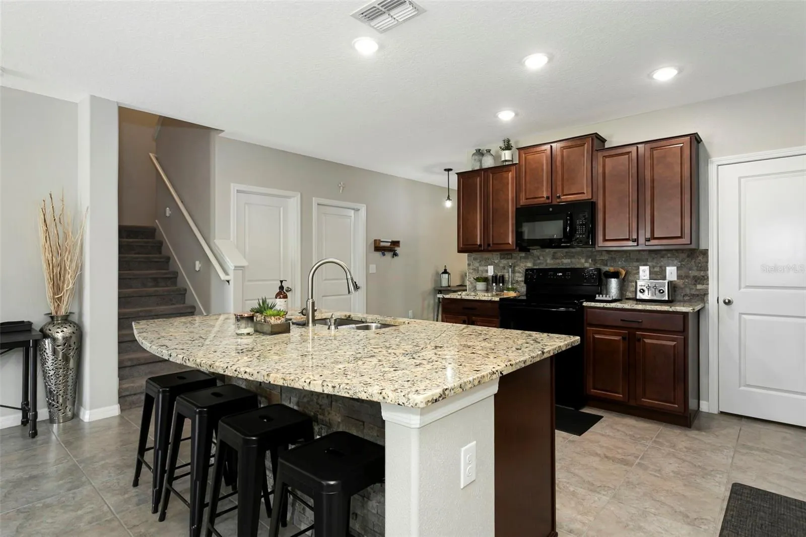 128 CASCADE BEND DR
