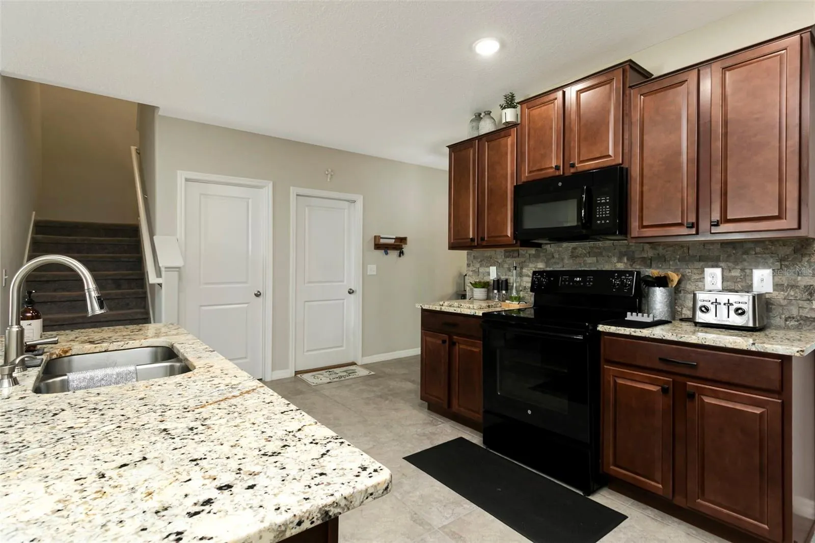 128 CASCADE BEND DR