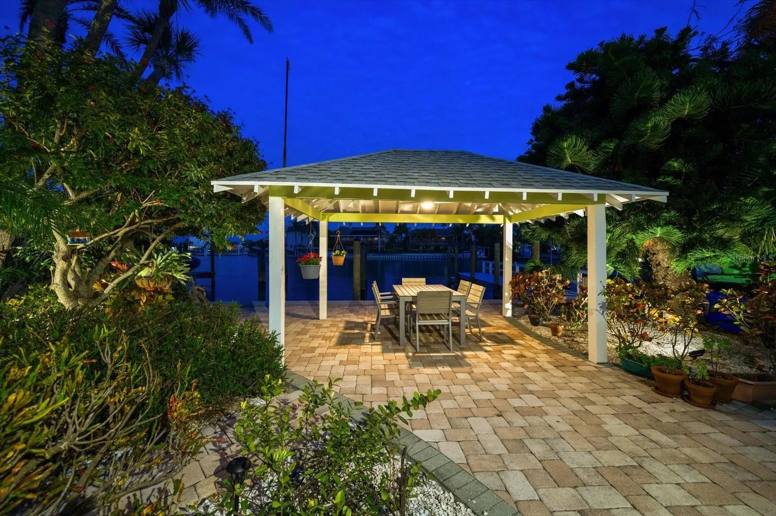 2605 PASS A GRILLE WAY