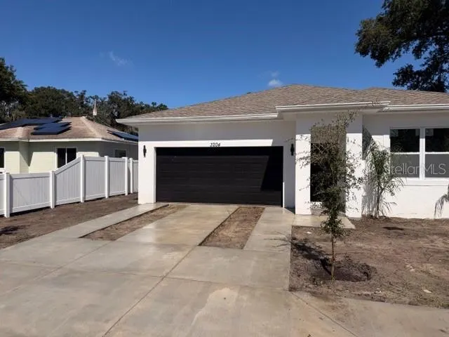 3204 E COLUMBUS DR