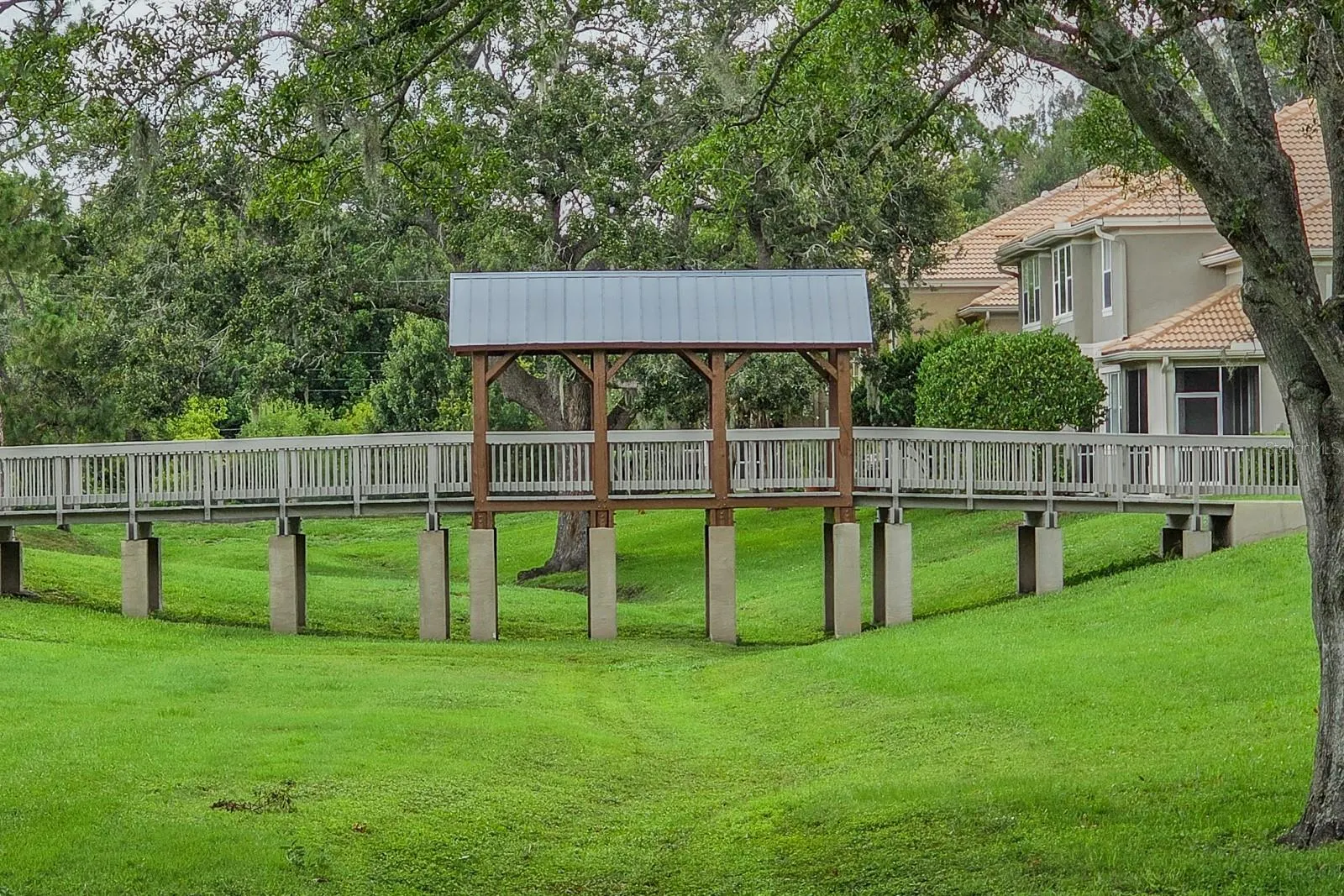 3298 COVERED BRIDGE DR W