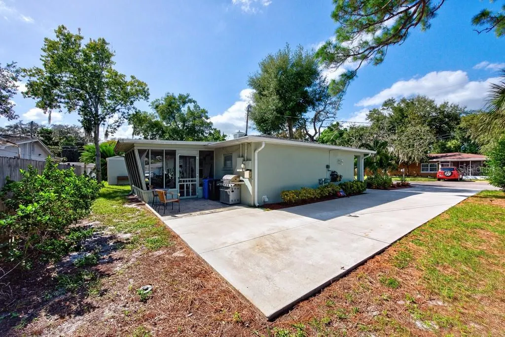 6436 LAMBERT LN
