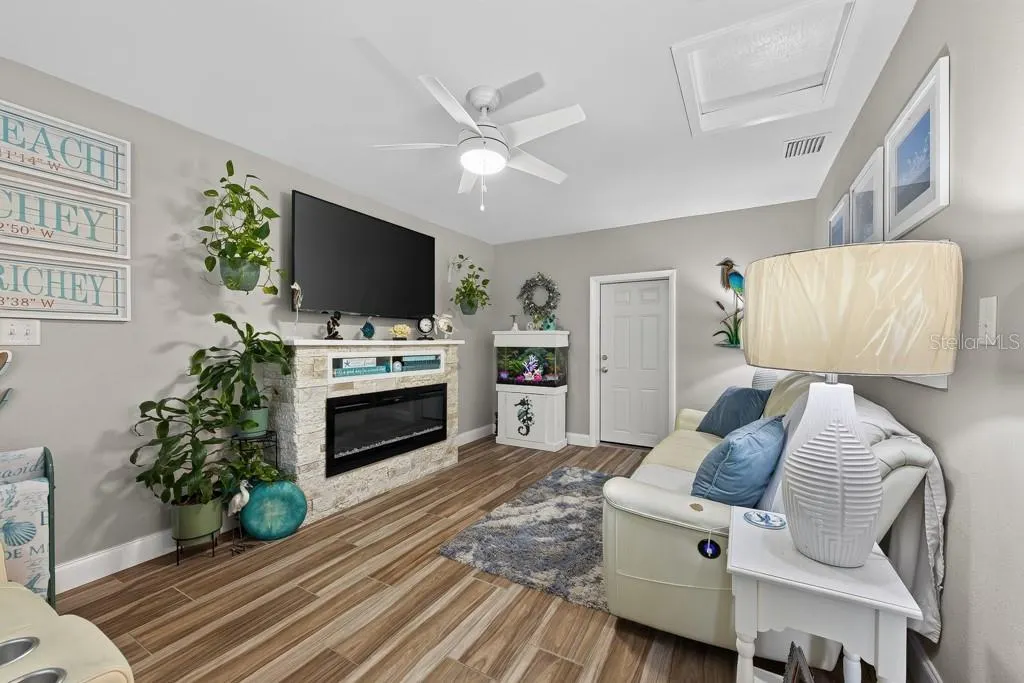 6436 LAMBERT LN