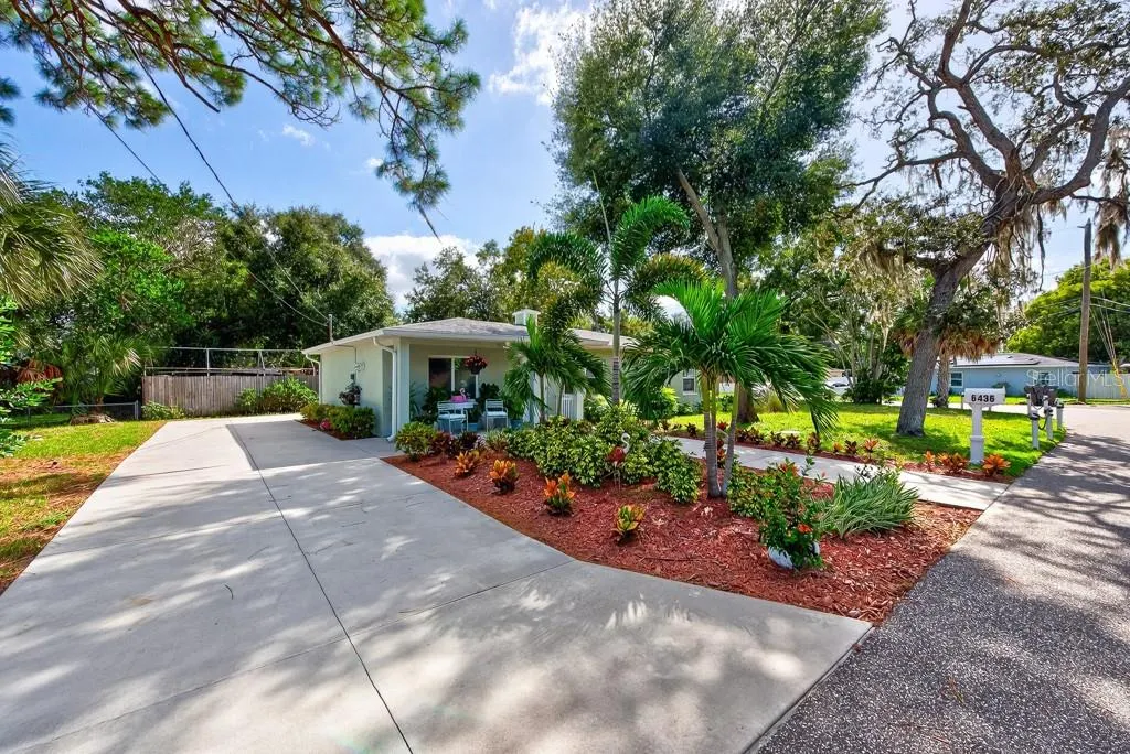 6436 LAMBERT LN