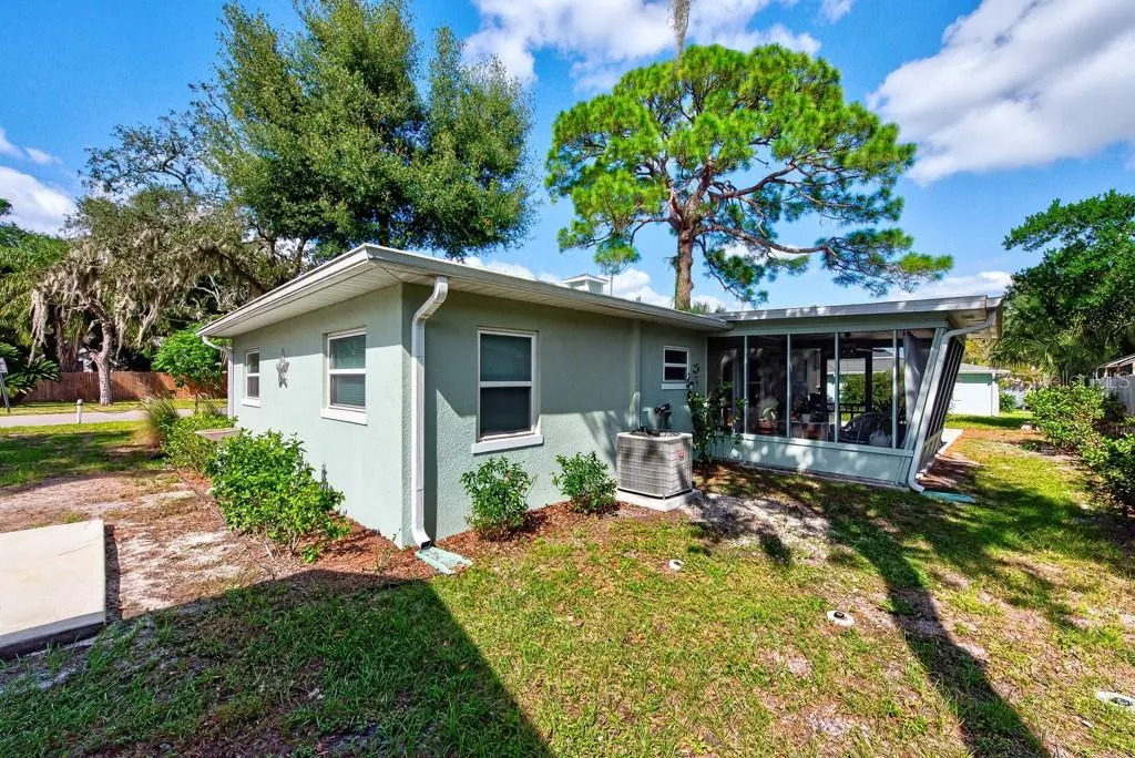 6436 LAMBERT LN