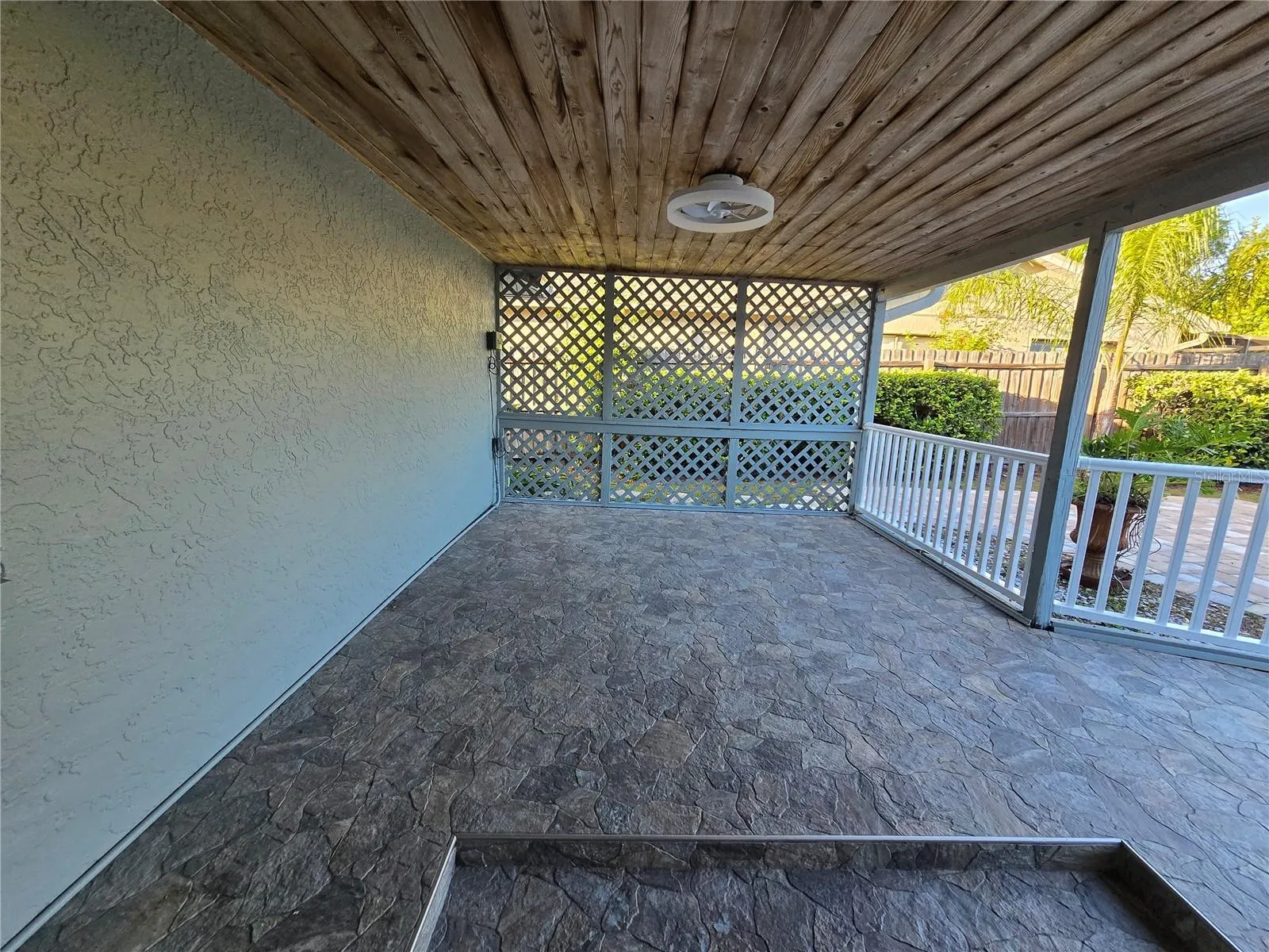 1007 VINEYARD CT