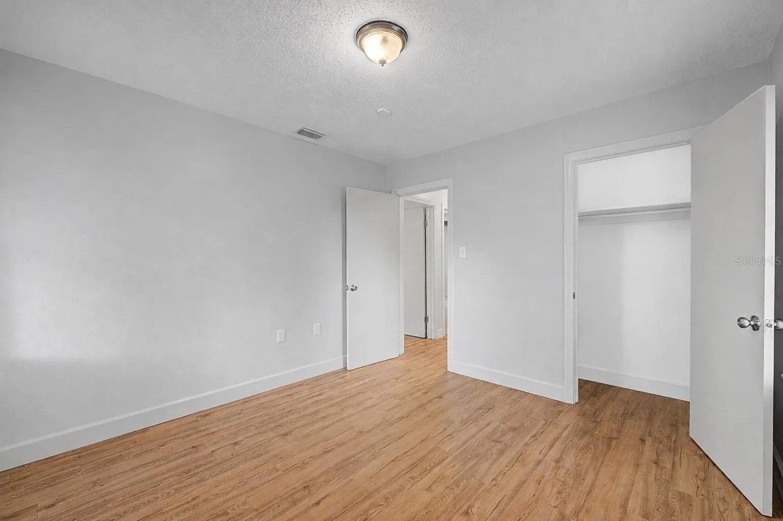3208 W HARTNETT AVE