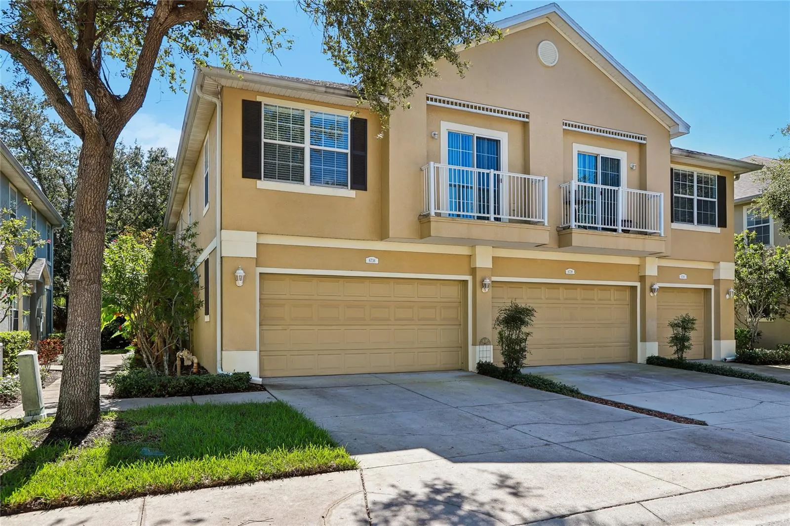 6736 BREEZY PALM DR