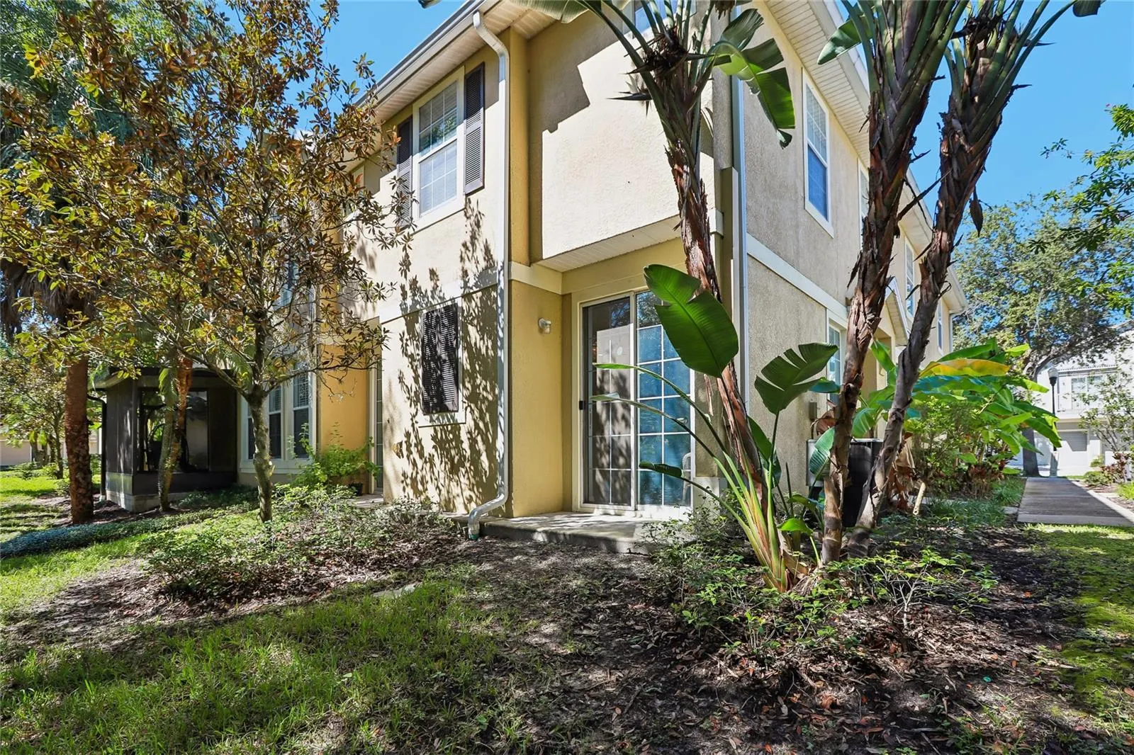 6736 BREEZY PALM DR