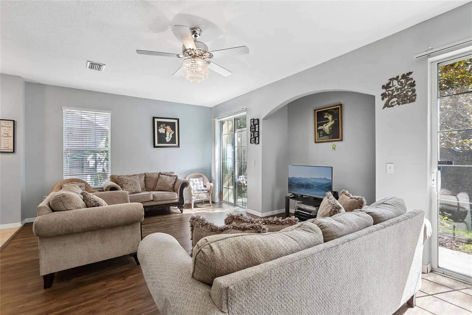 6736 BREEZY PALM DR
