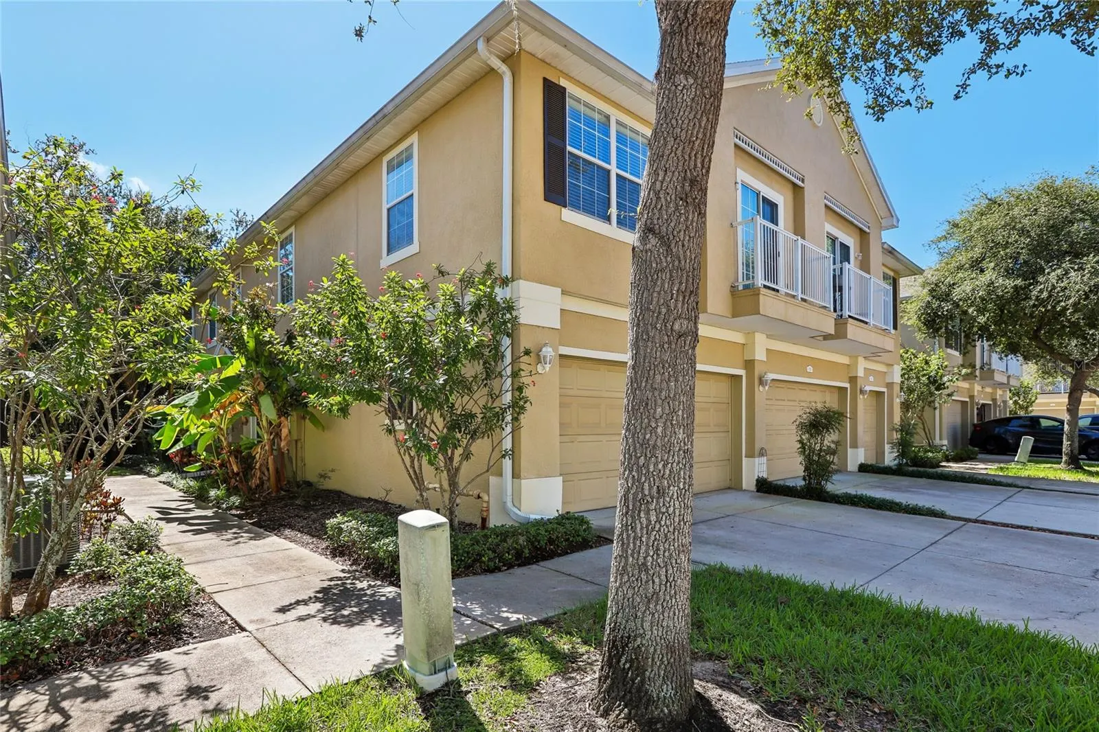 6736 BREEZY PALM DR