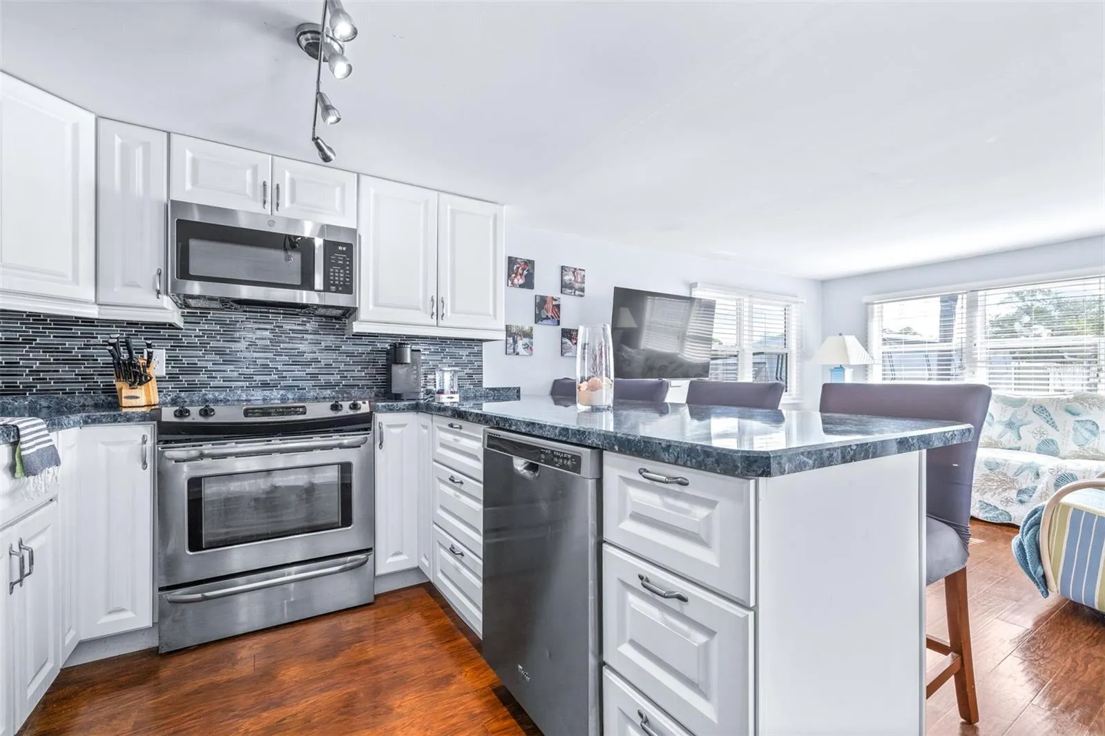 2712 17TH STREET LN W