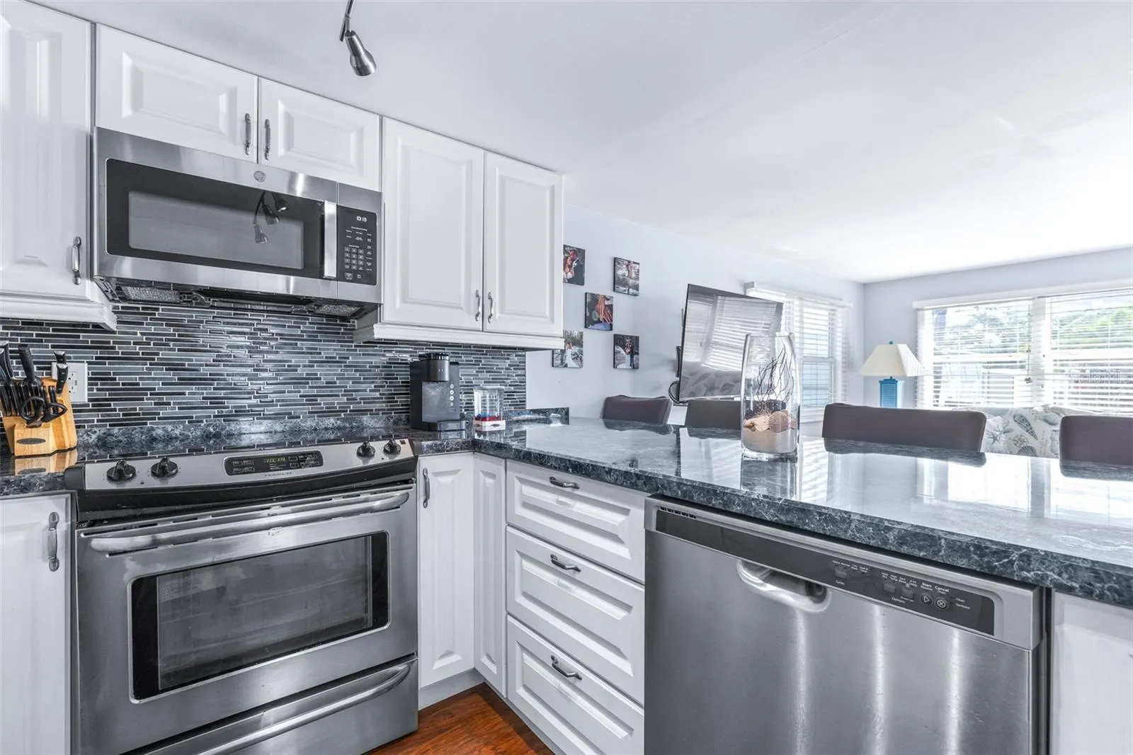 2712 17TH STREET LN W
