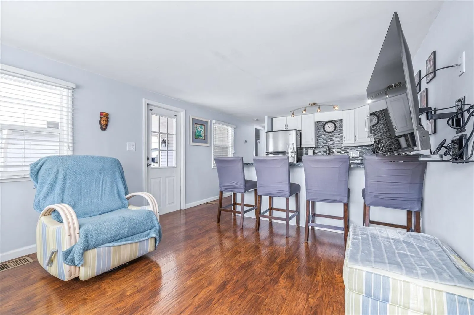 2712 17TH STREET LN W