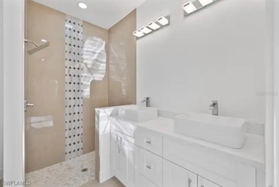150 BELL BLVD S