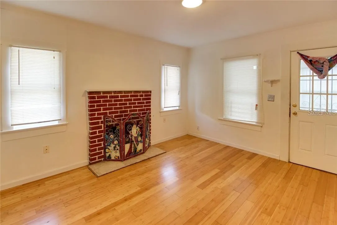 604 ALDEN AVE