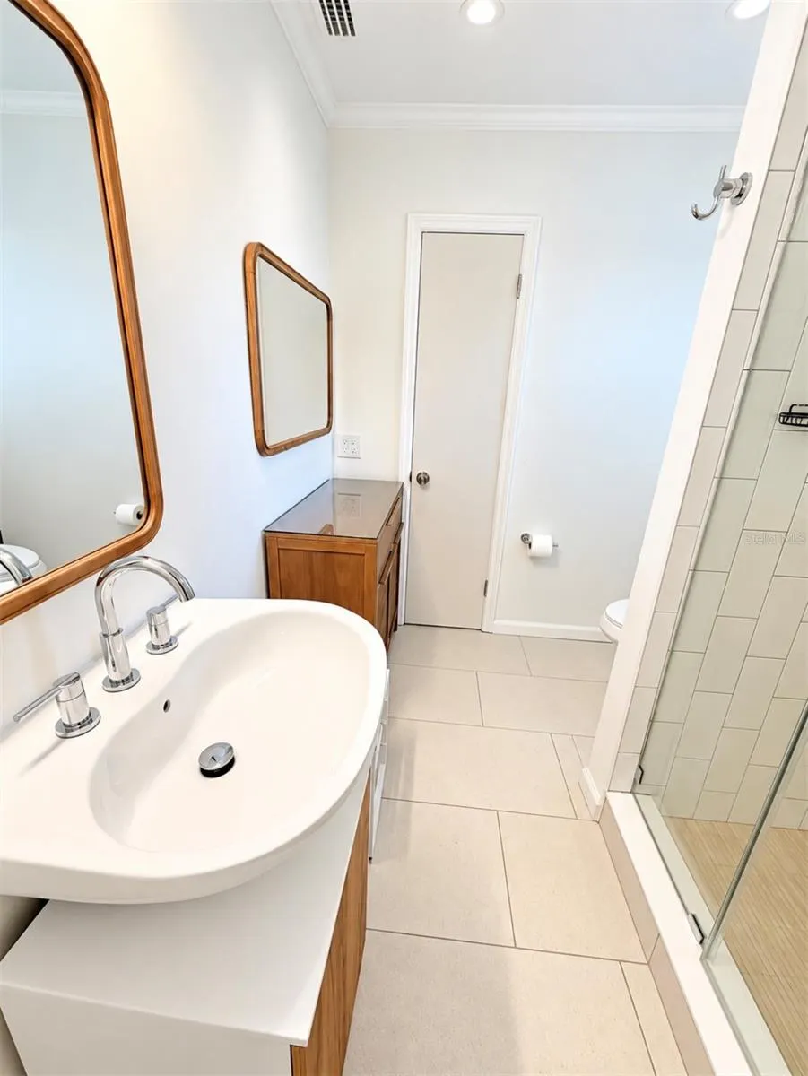 3928 E EDEN ROC CIR