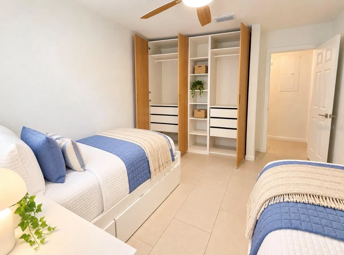 3928 E EDEN ROC CIR