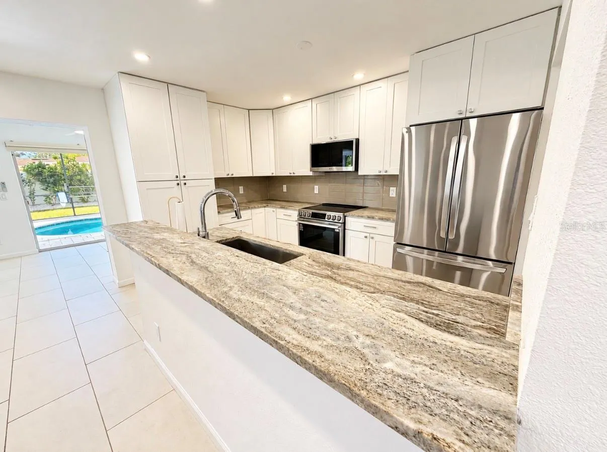 3928 E EDEN ROC CIR