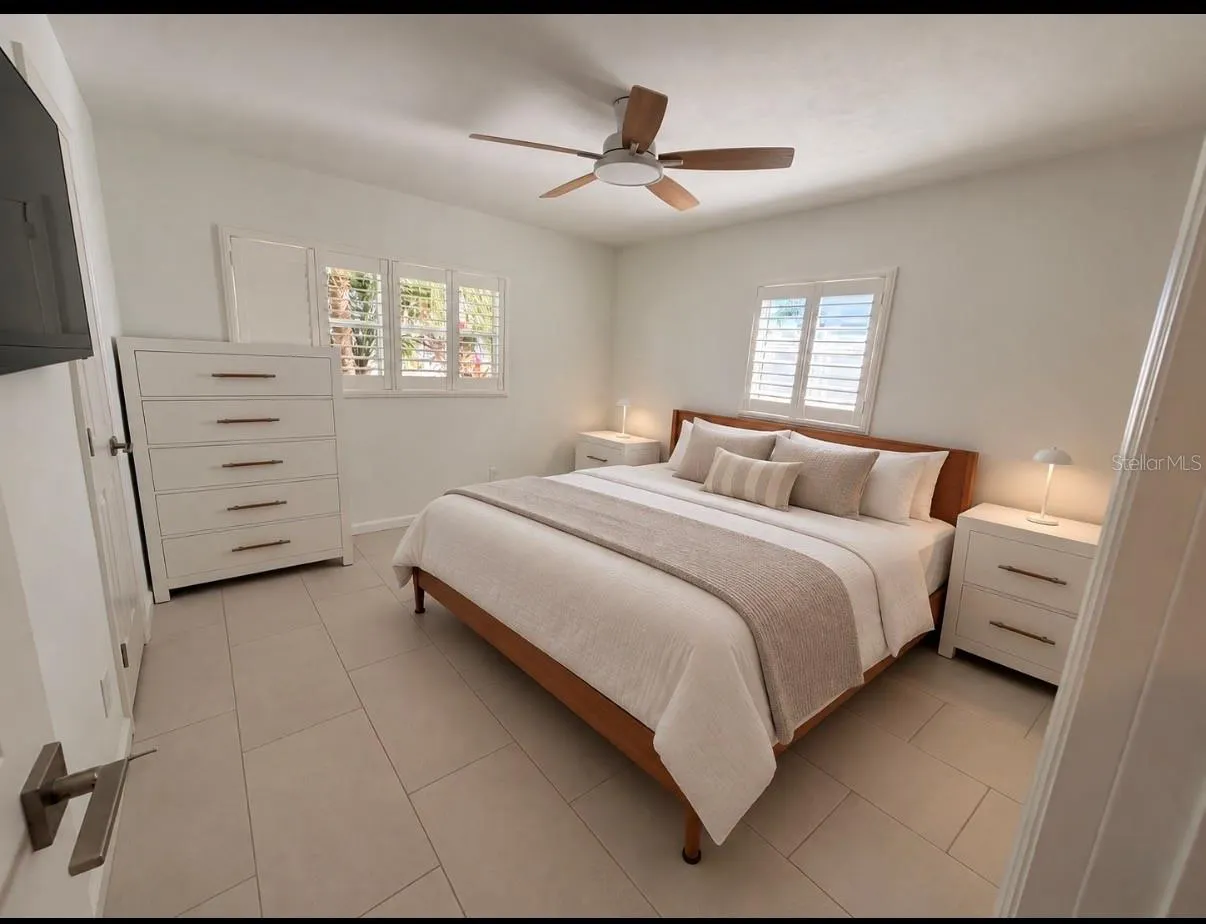 3928 E EDEN ROC CIR