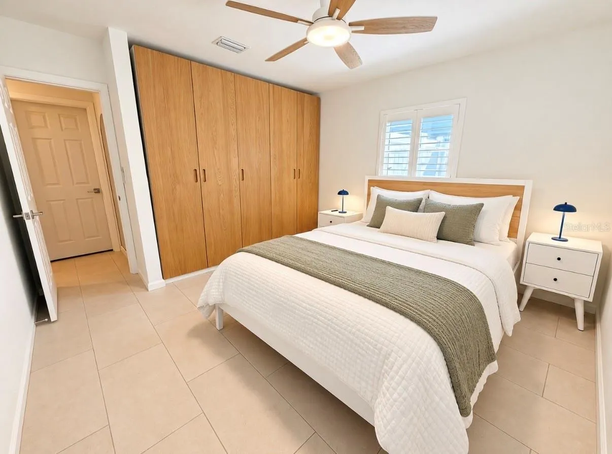 3928 E EDEN ROC CIR